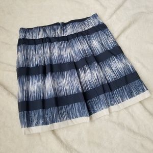 Banana Republic Knee Length Lined Skirt w/ Pockets!